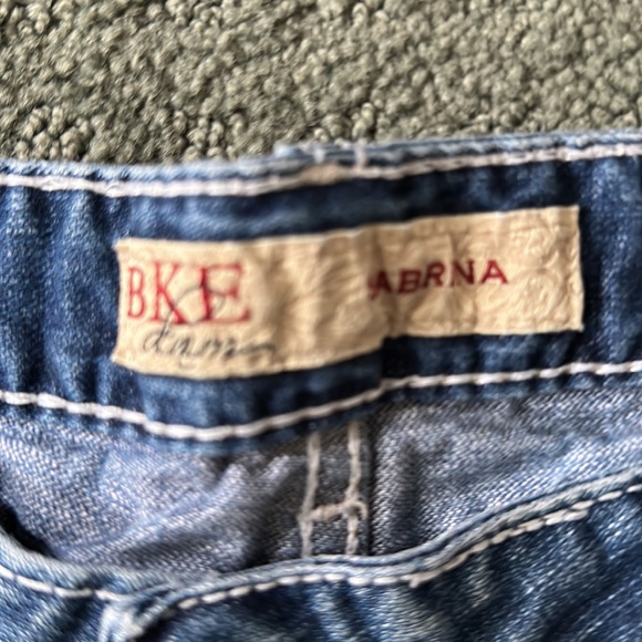 Jean Capris - Picture 2 of 8